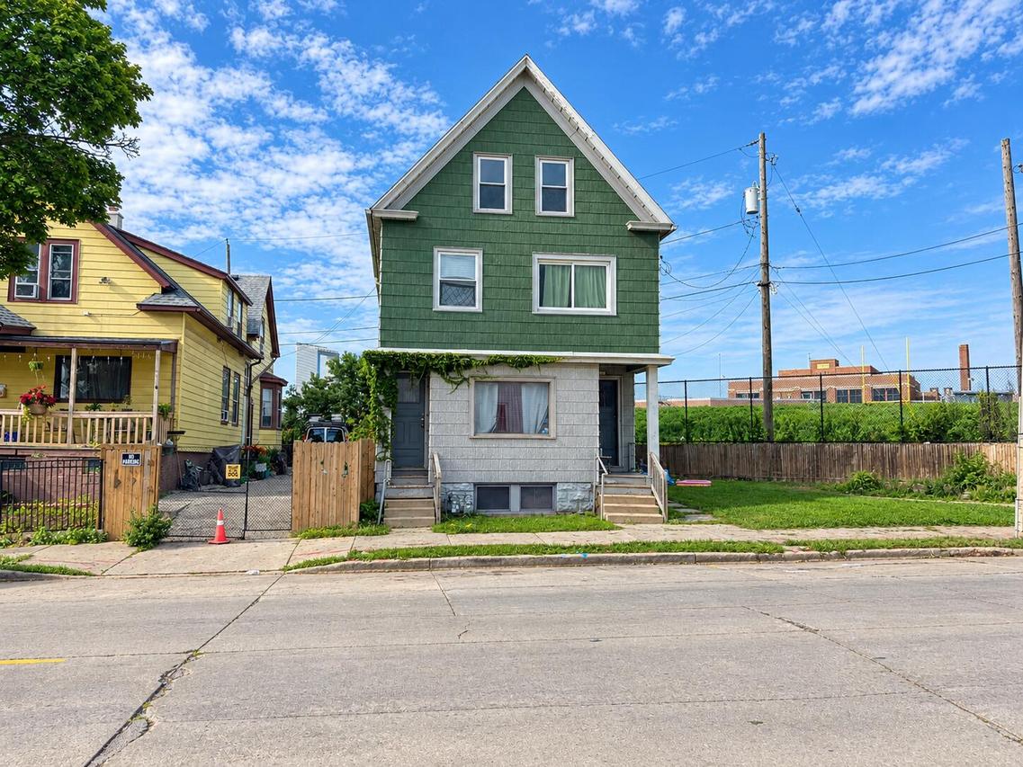 1002 W Becher St #1004, Milwaukee, WI 53215