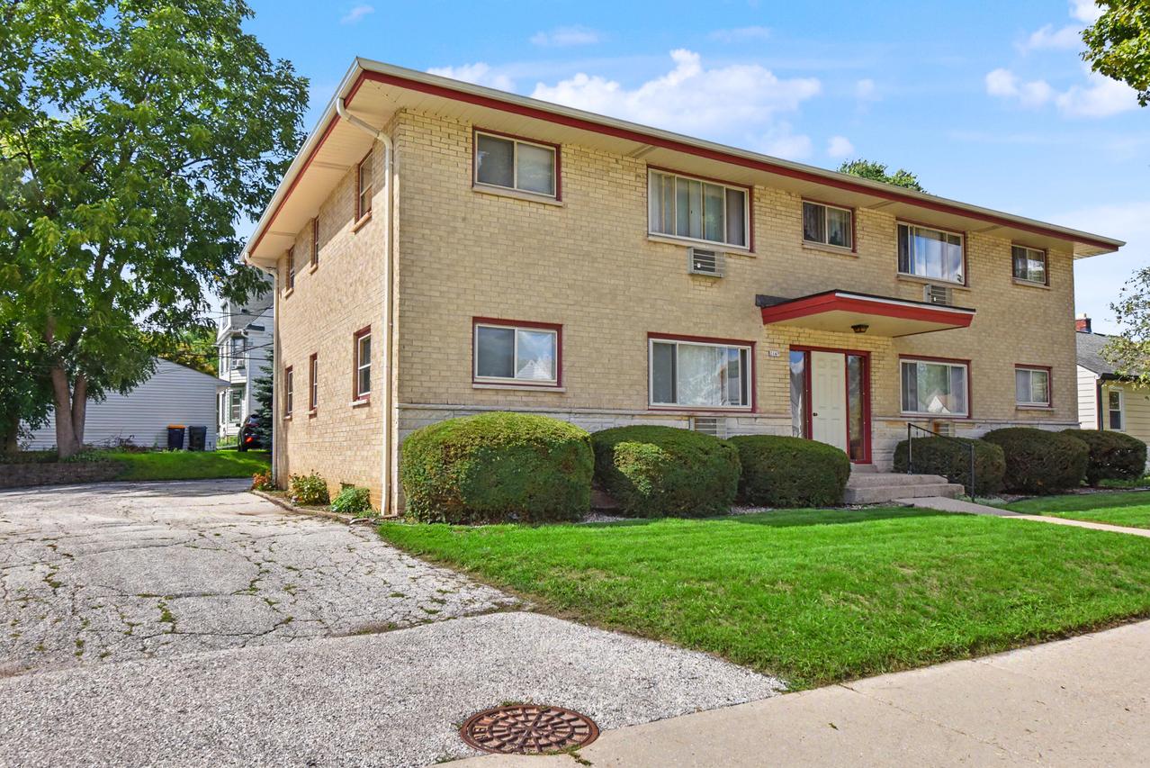 2167 S 80th St, West Allis, WI 53219