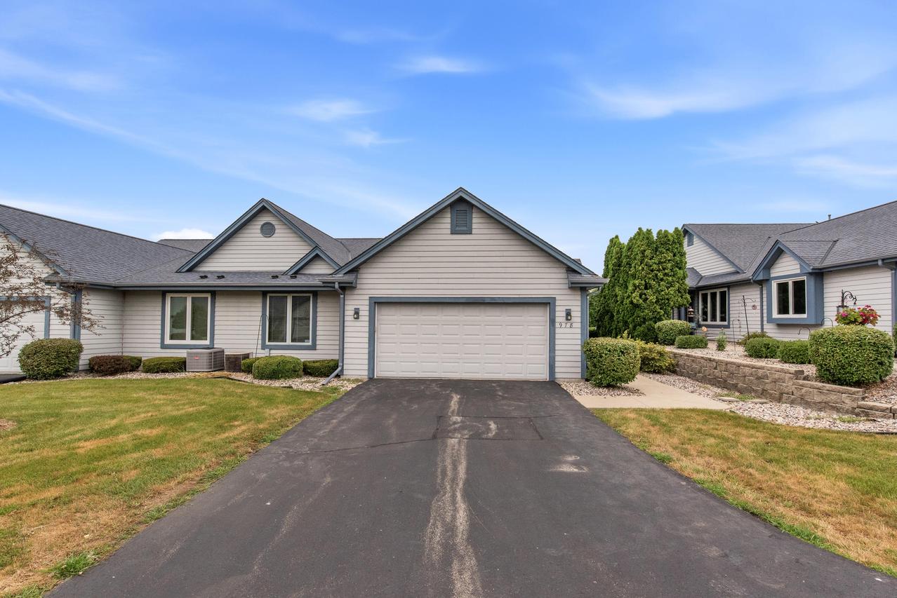978 Bay View, Mukwonago, WI 53149