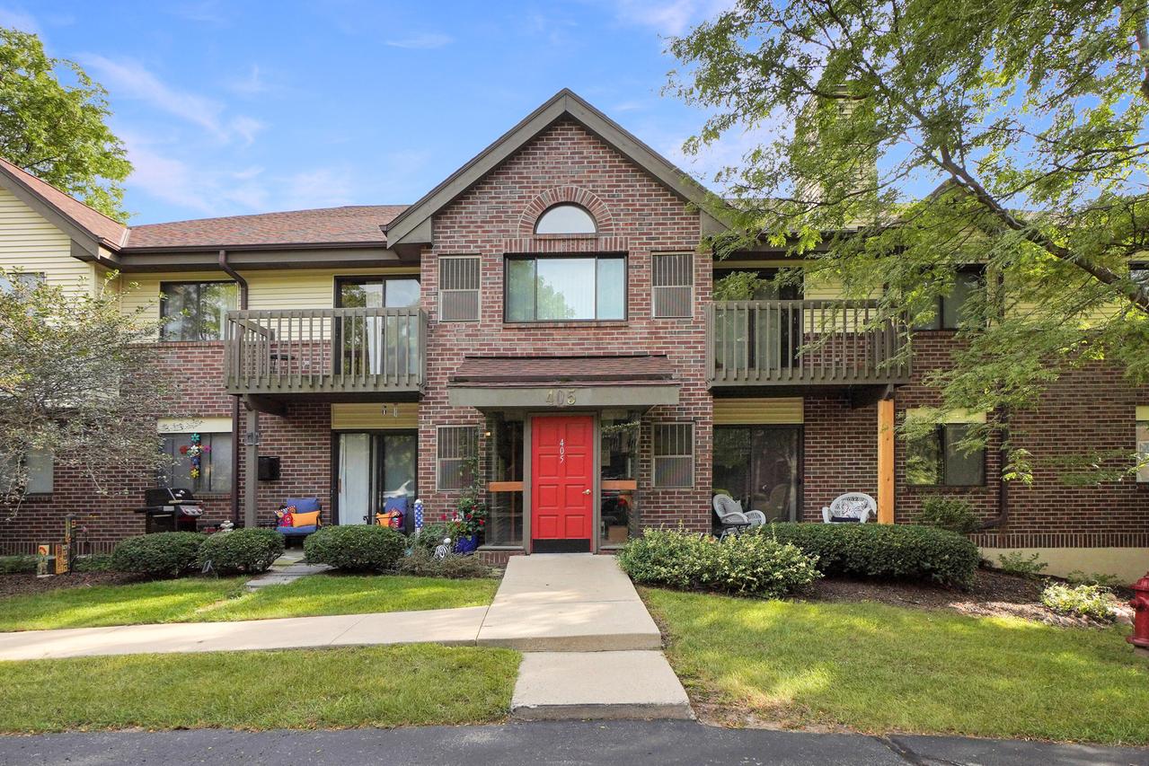 405 N Main St #E, Thiensville, WI 53092