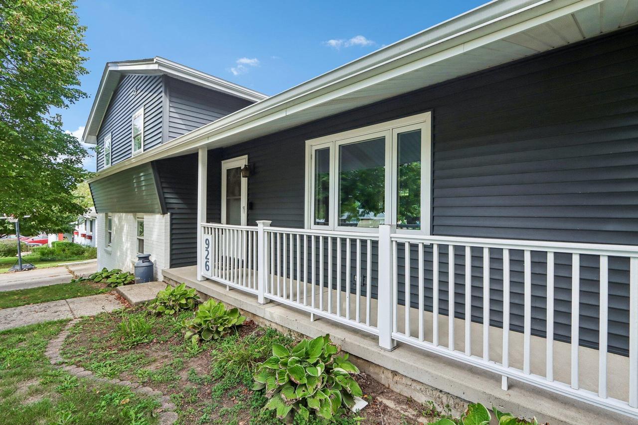 926 Hillside Dr, Jefferson, WI 53549