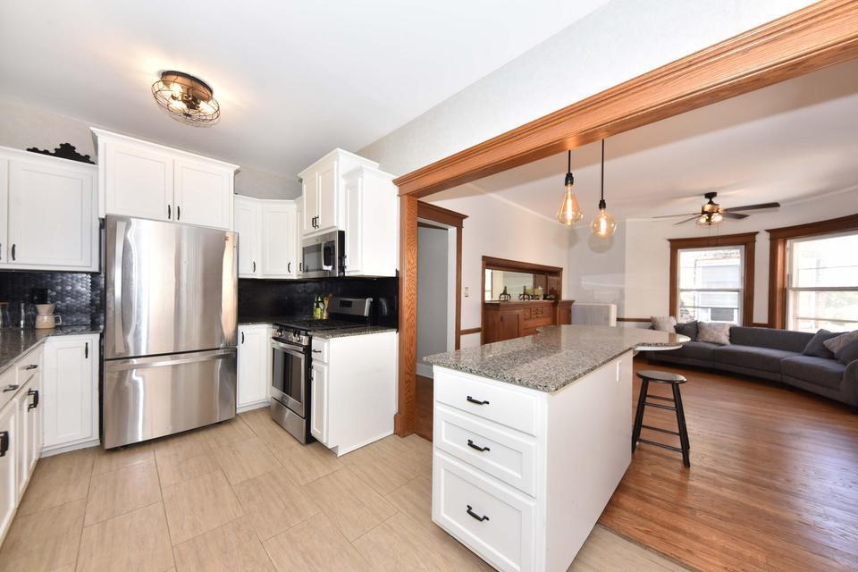 1714 E Kane Pl #L, Milwaukee, WI 53202
