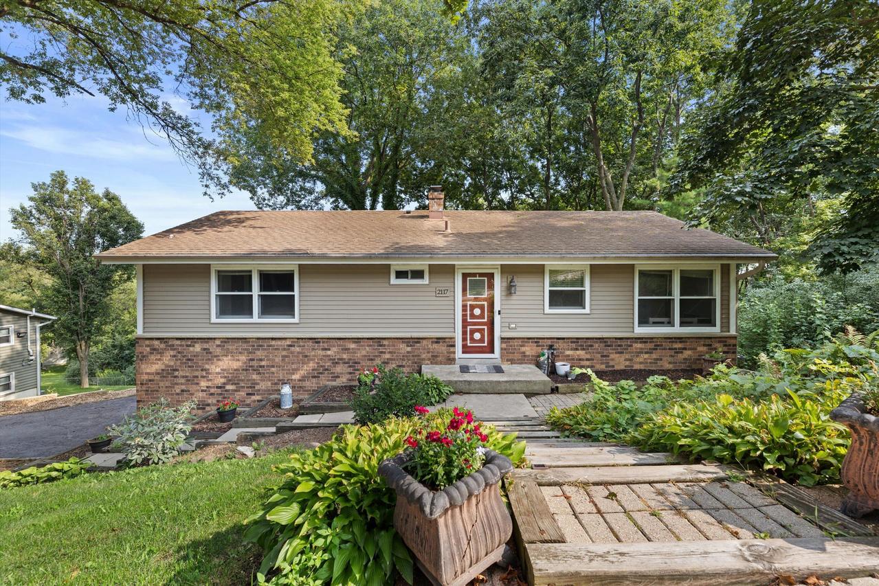 2117 Harris-highland Dr, Waukesha, WI 53188