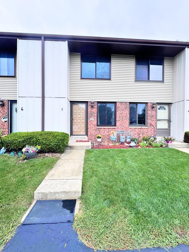 1415 Oakes Rd #5, Mount Pleasant, WI 53406