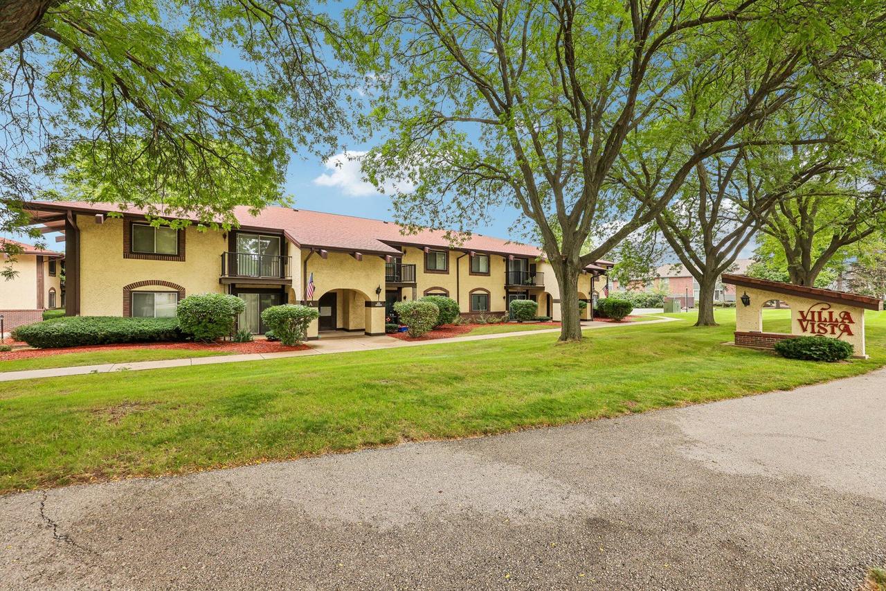 N82W13506 Fond Du Lac Ave #A207, Menomonee Falls, WI 53051