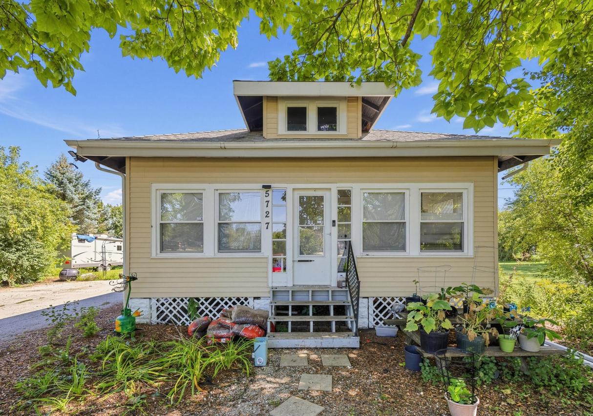 5727 Douglas Ave, Caledonia, WI 53402