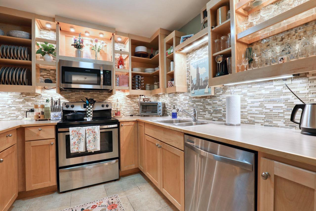 5200 S Tuckaway Blvd #365, Greenfield, WI 53221