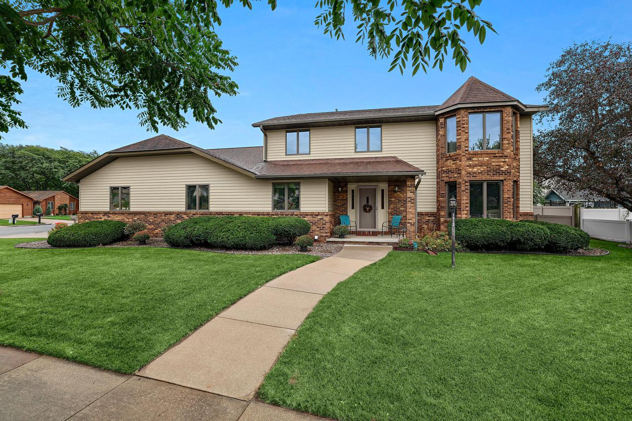 1942 Grand View, Onalaska, WI 54650