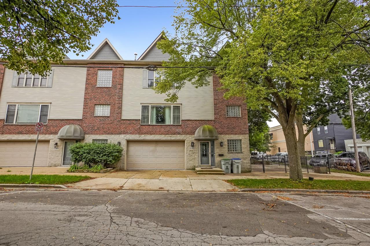 805 E Pearson St #1, Milwaukee, WI 53202