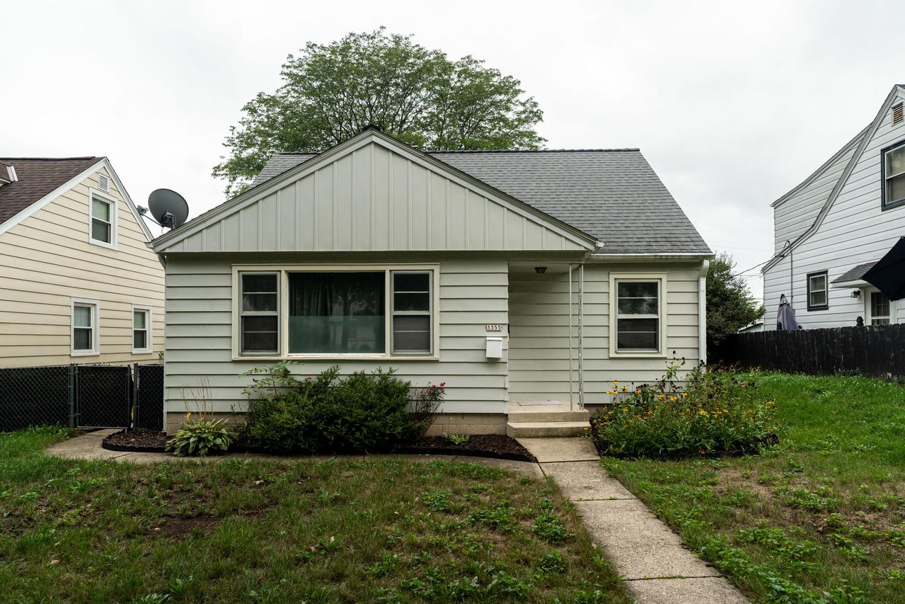 3355 N 83rd St, Milwaukee, WI 53222