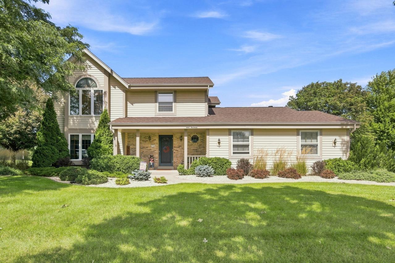 N48W25418 Aberdeen Dr, Lisbon, WI 53072