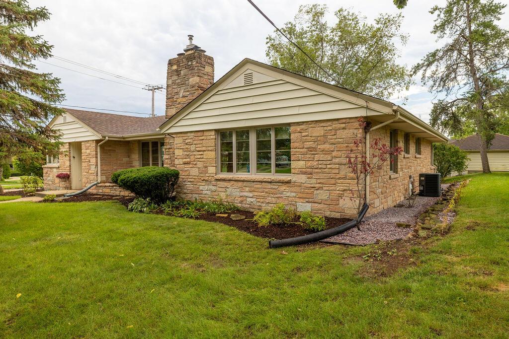 201 Gardner Ave, Burlington, WI 53105