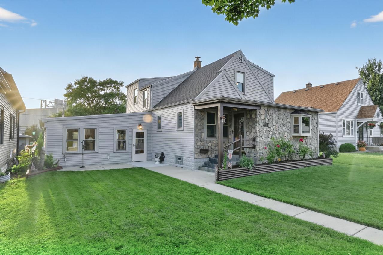 4237 S 4th St, Milwaukee, WI 53207
