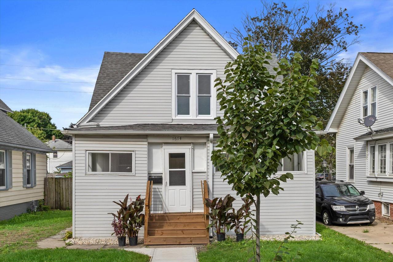 1614 Quincy Ave, Racine, WI 53405