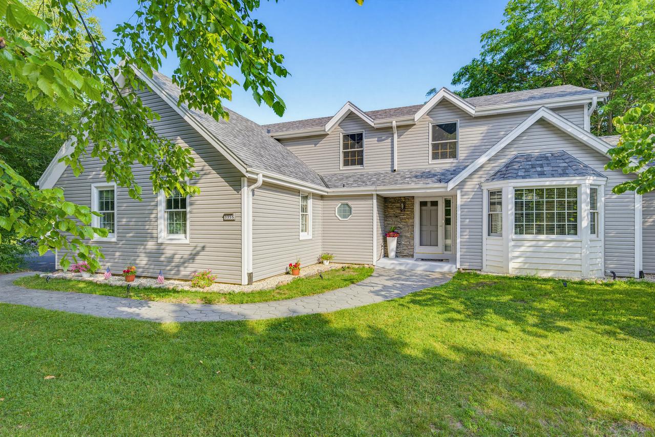 3355 E Normandy Dr, Oak Creek, WI 53154
