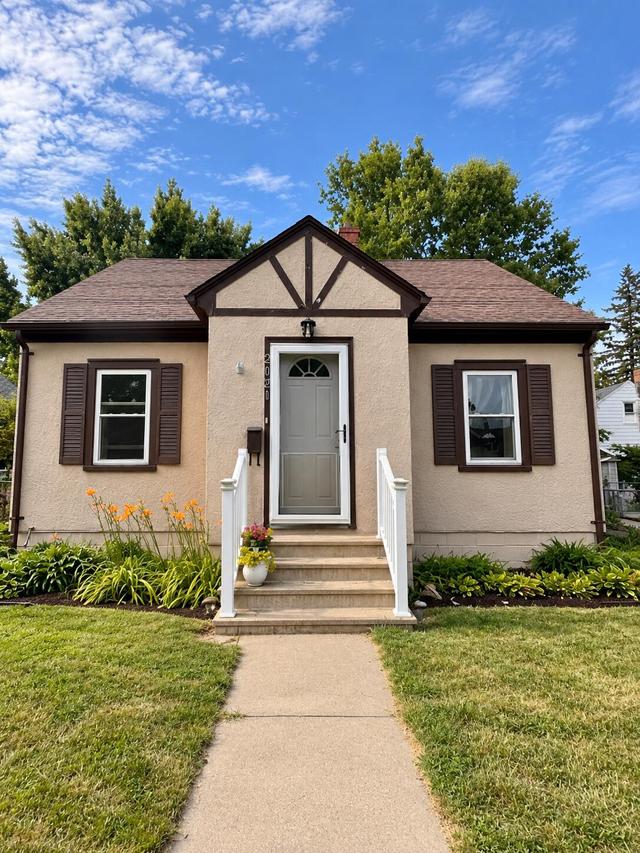 2021 Johnson St, La Crosse, WI 54601