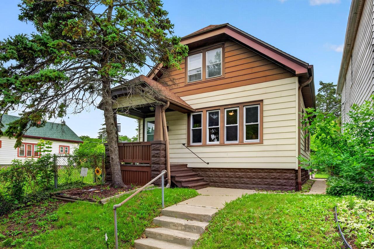 3614 N 25th St, Milwaukee, WI 53206