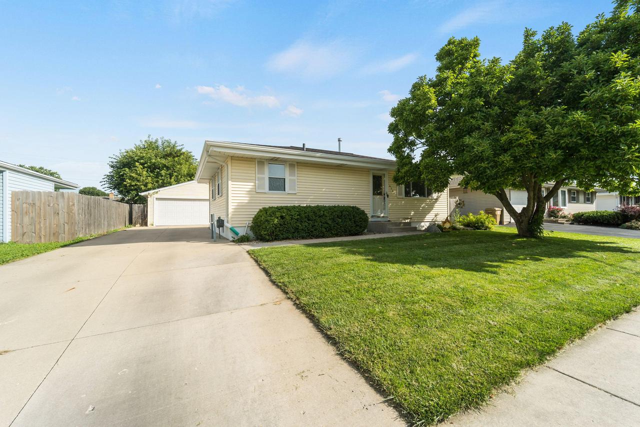 5732 66th St, Kenosha, WI 53142