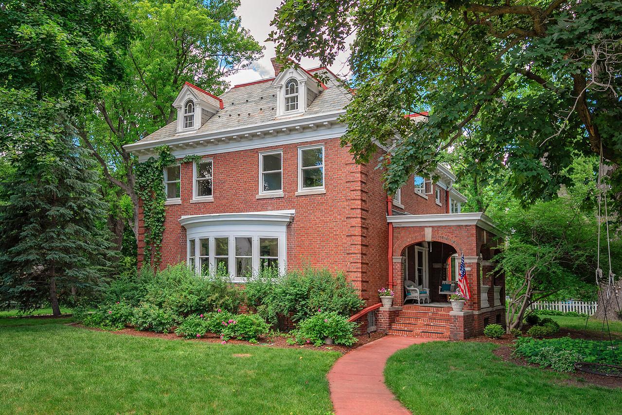 8000 Warren Ave, Wauwatosa, WI 53213