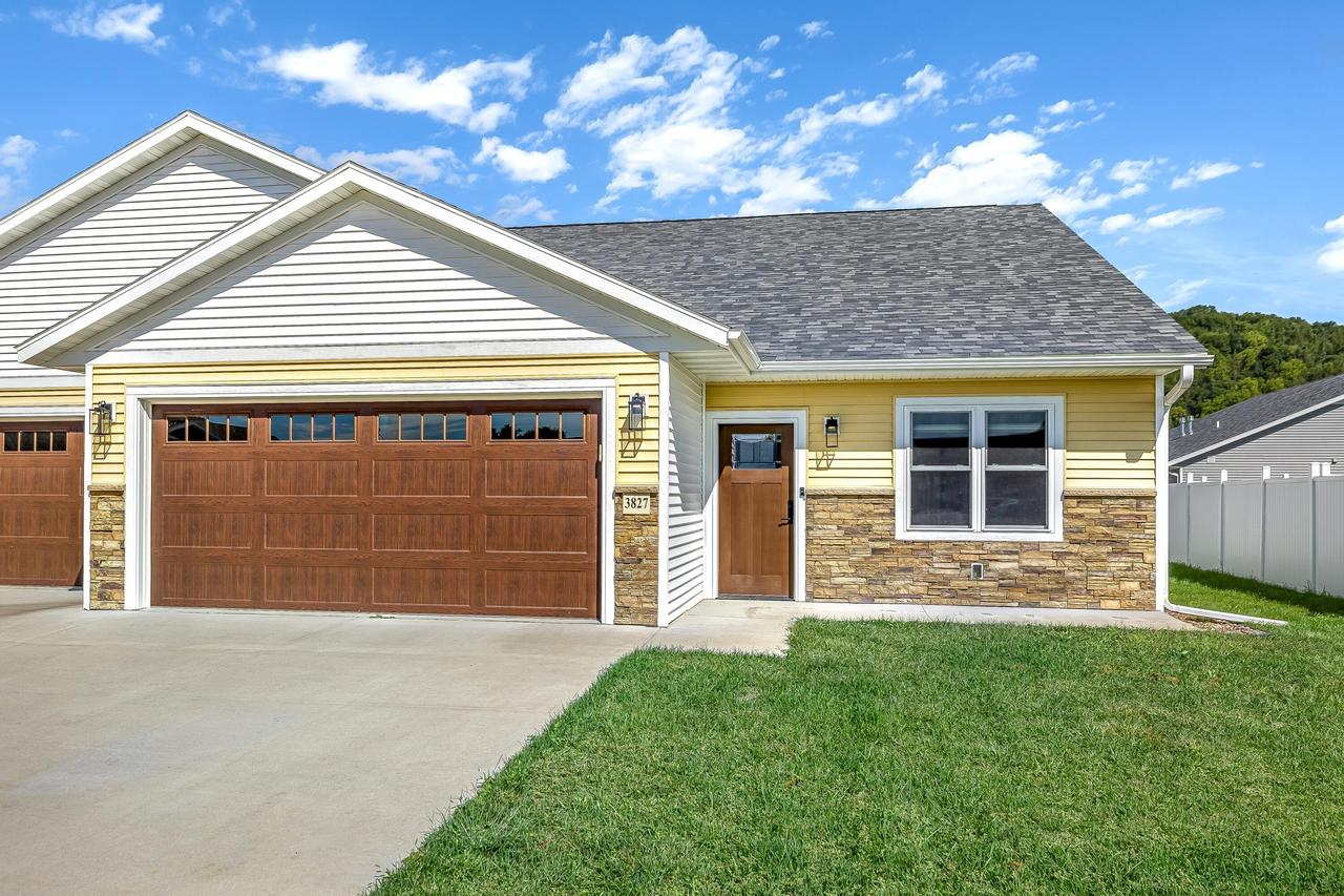 3827 Sunnyside Dr, La Crosse, WI 54601