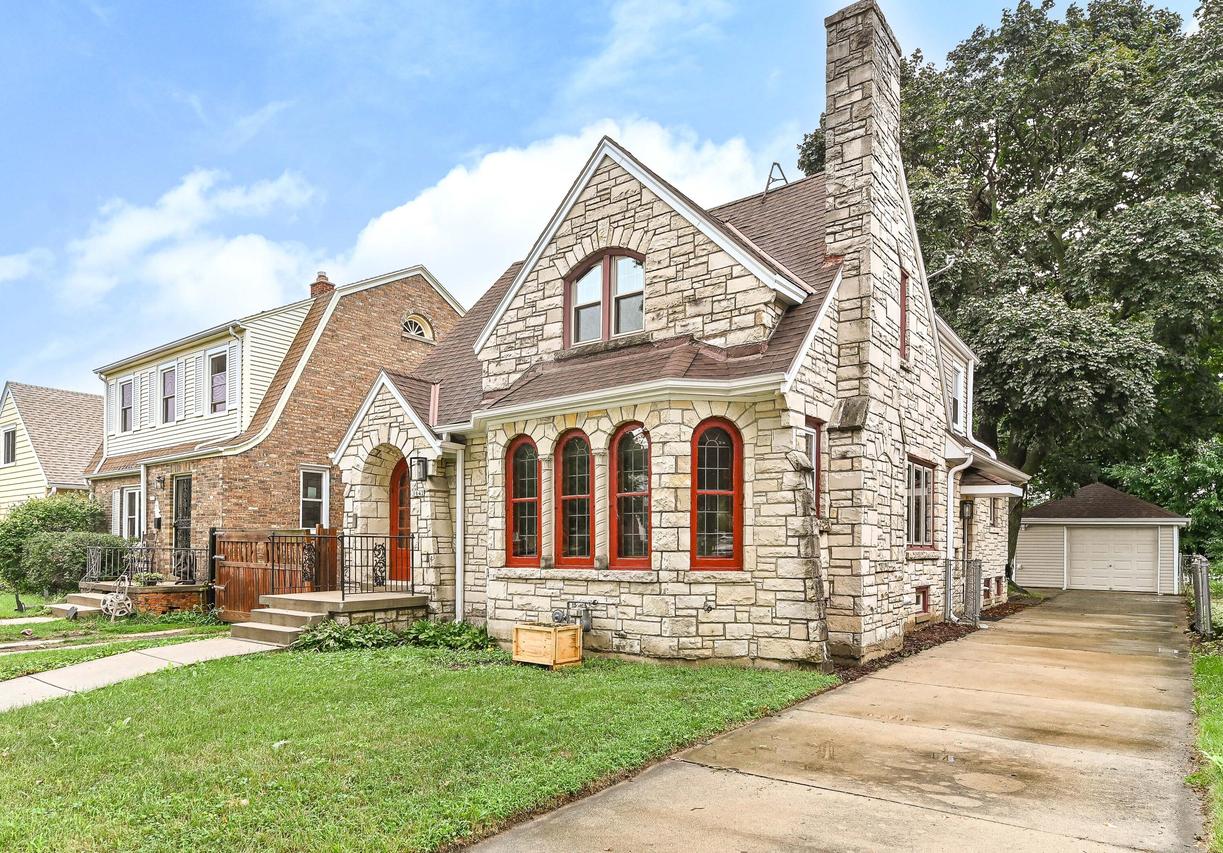 1642 S 52nd St, West Milwaukee, WI 53214