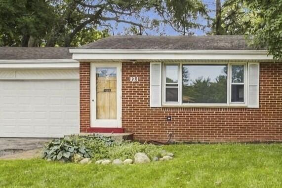 921 W Theresa Ln, Glendale, WI 53209