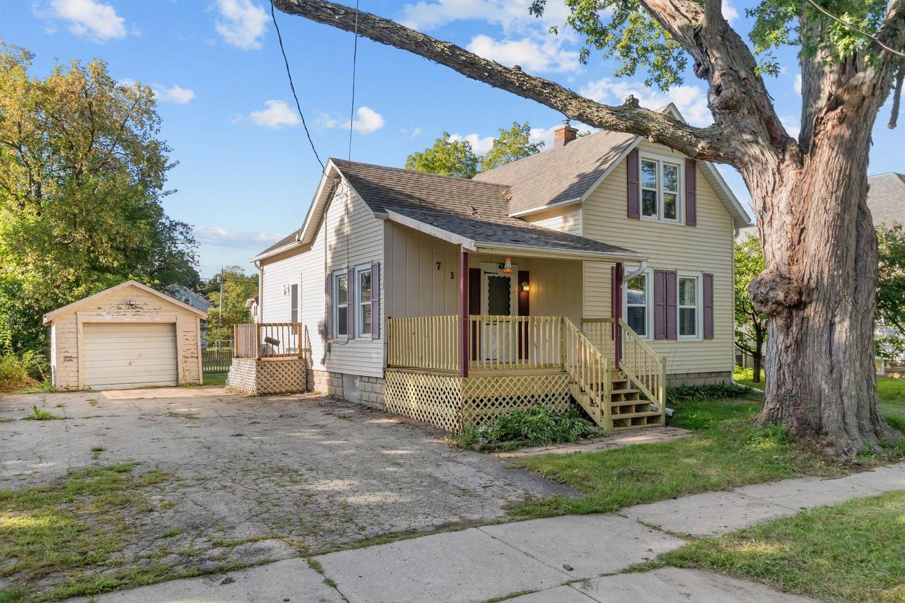 715 W Commercial St, Appleton, WI 54914