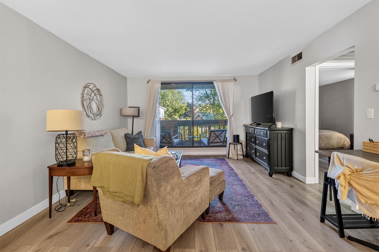2300 W Good Hope Rd #243, Glendale, WI 53209