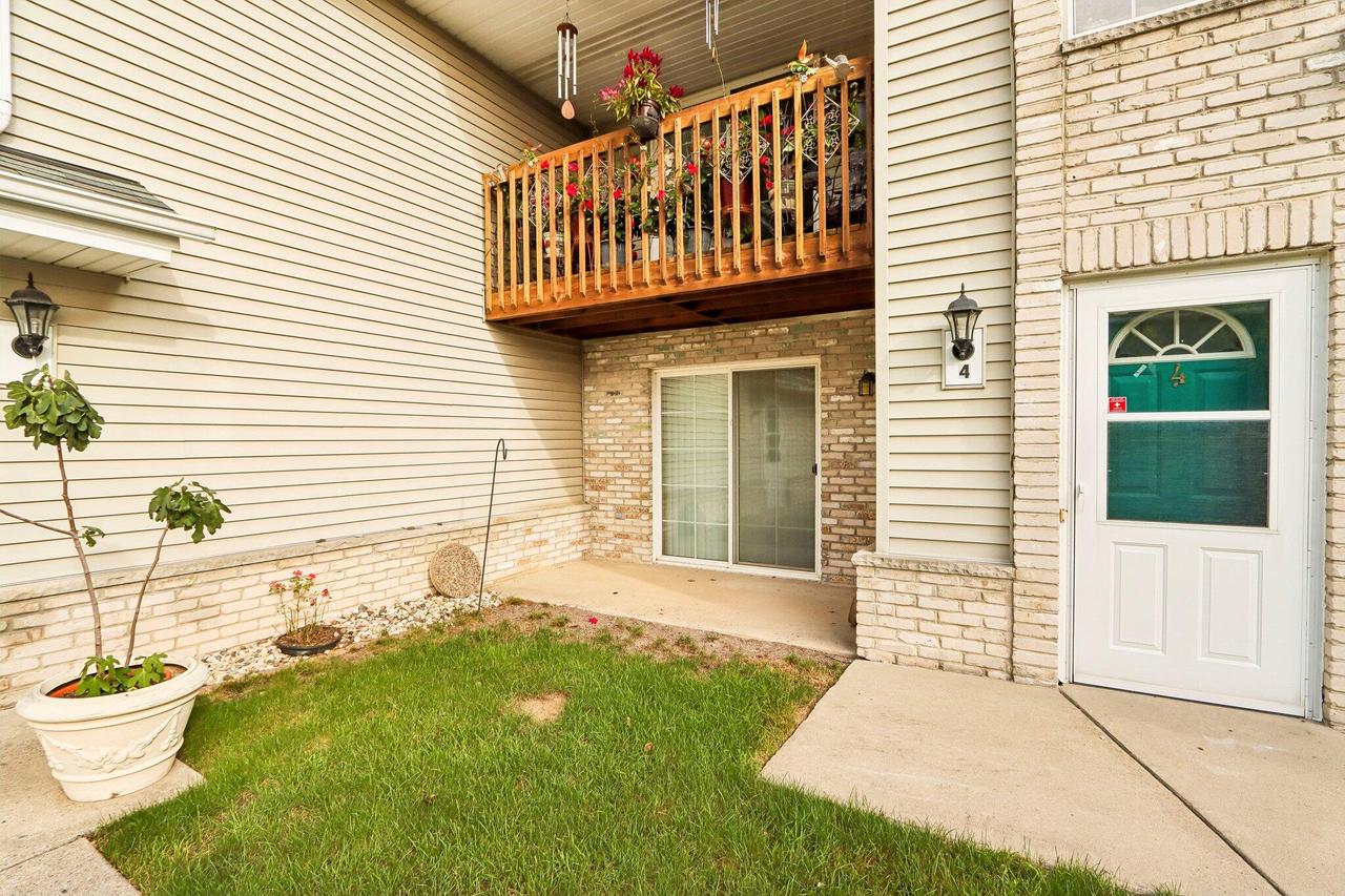 6155 S Creekside Dr #4, Cudahy, WI 53110