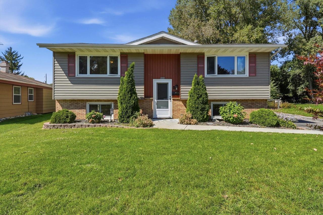 1204 N 12th Ave, West Bend, WI 53090
