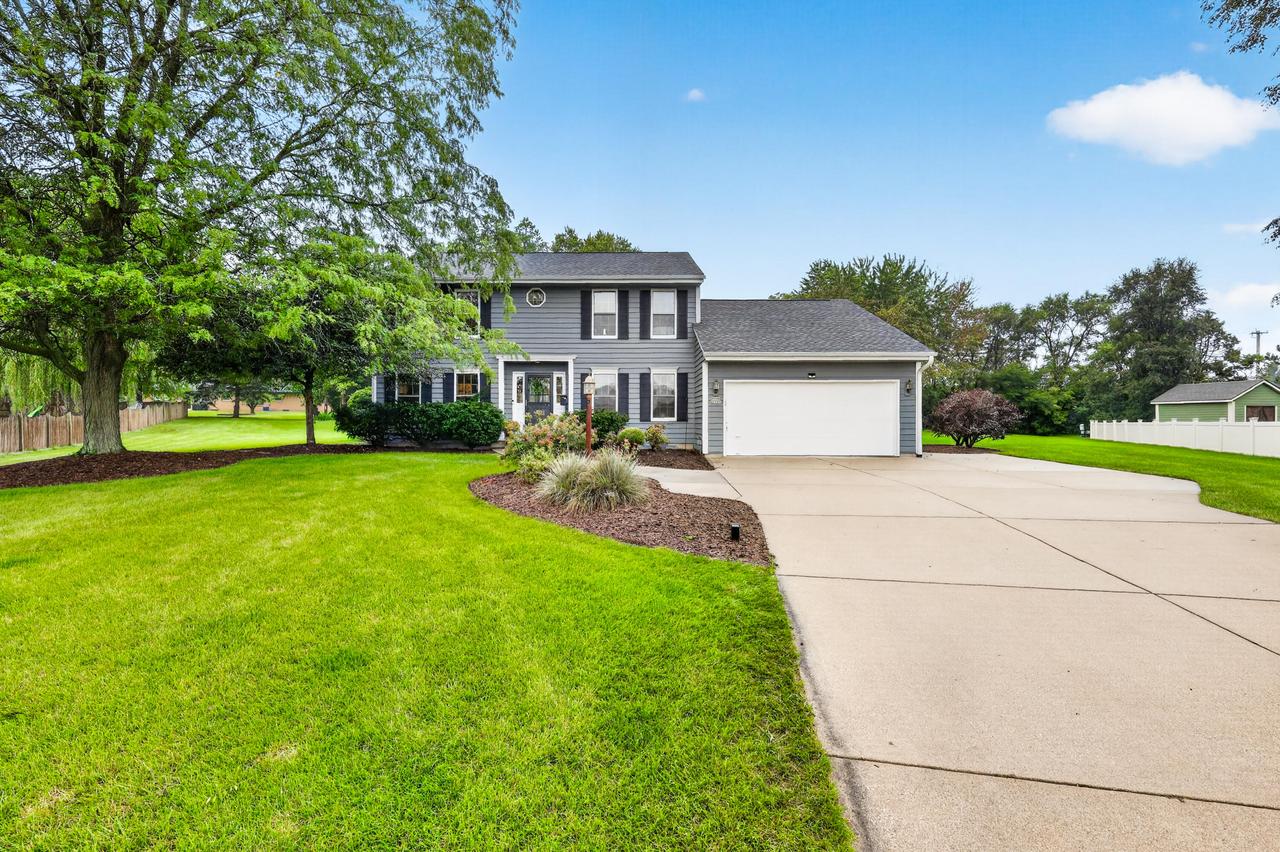 W148N7167 Terriwood Ct, Menomonee Falls, WI 53051