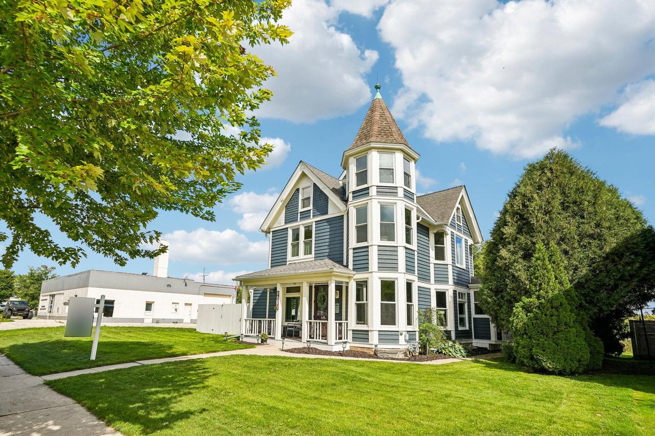 910 N Wisconsin St, Port Washington, WI 53074