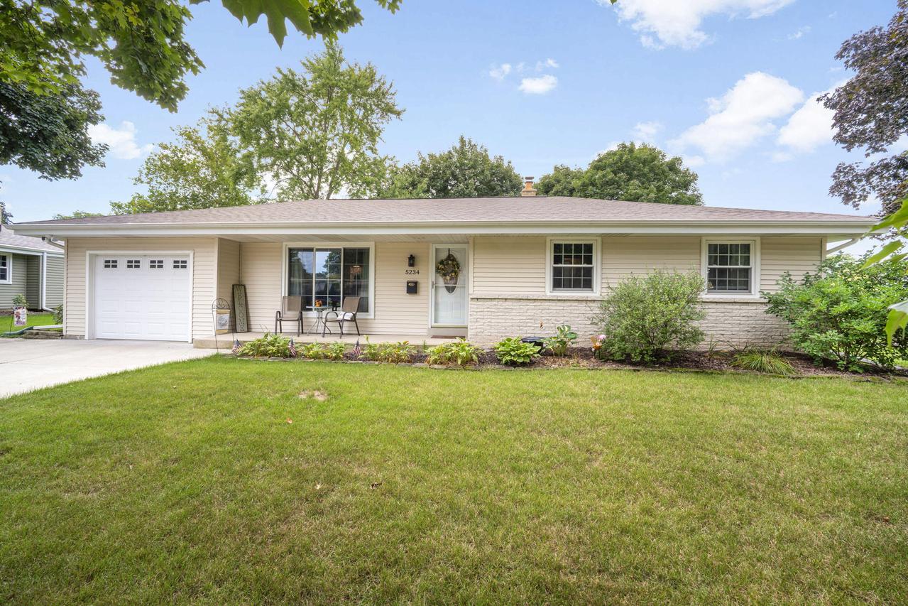 5234 Roberts Dr, Greendale, WI 53129