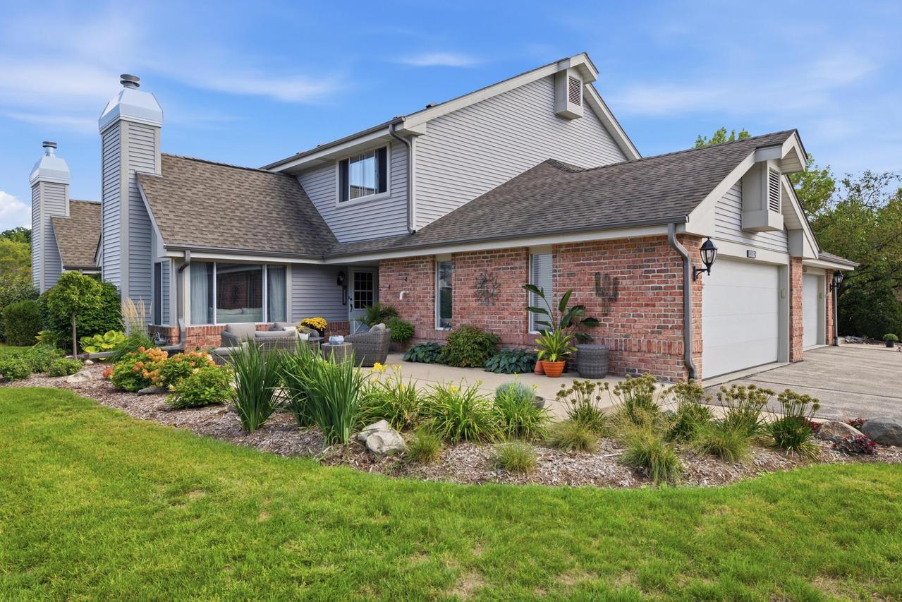 13562 W Fountain Ct, New Berlin, WI 53151