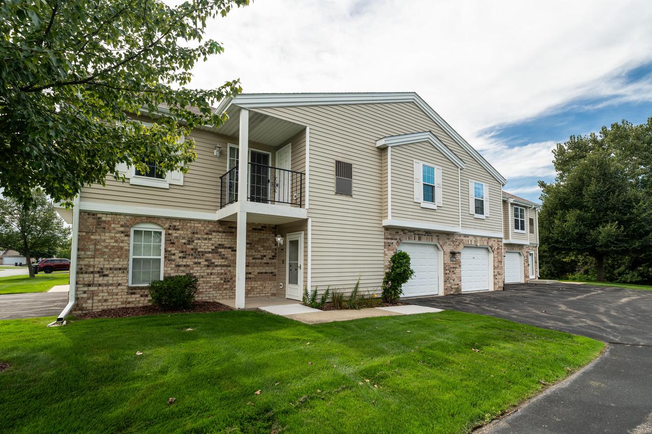 1156 N Sunnyslope Dr #206, Mount Pleasant, WI 53406