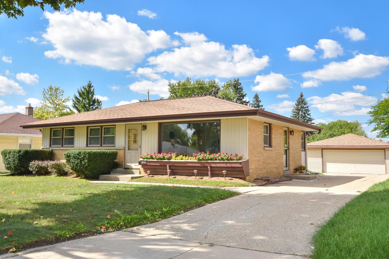 8136 W Clovernook St, Milwaukee, WI 53223