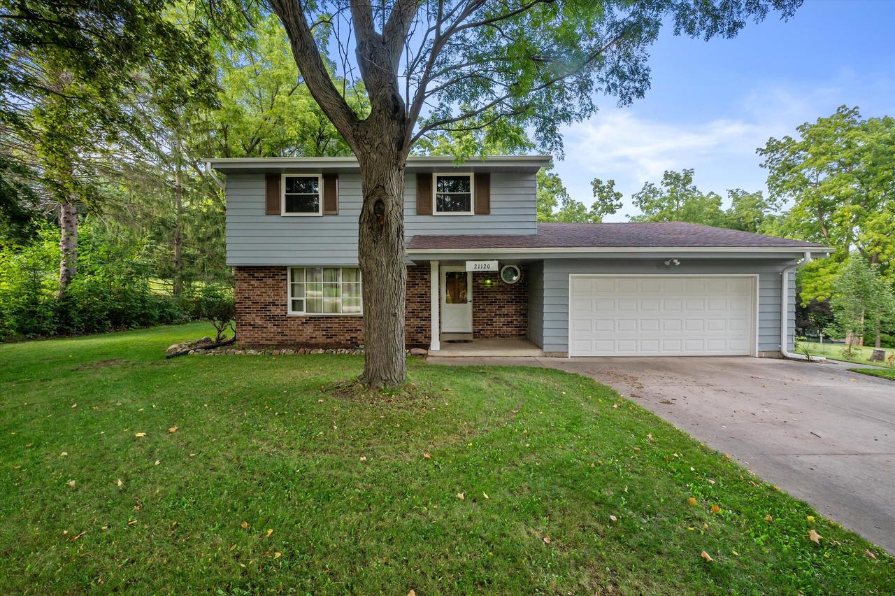 21120 Sierra Dr, Brookfield, WI 53045