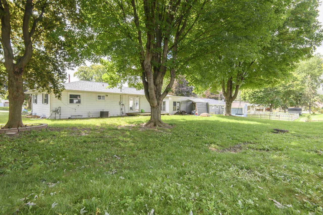 910 Mayer Ln, Mayville, WI 53050