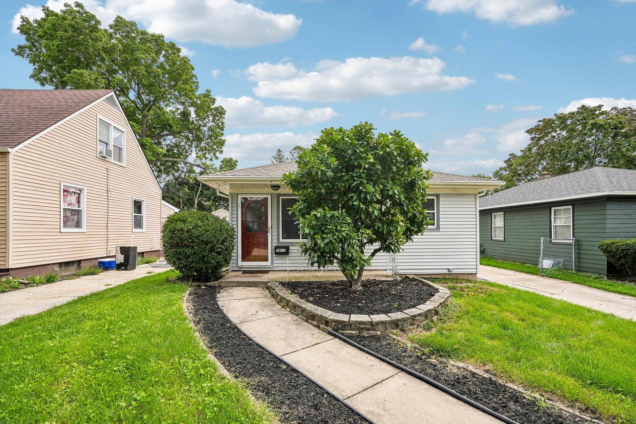 2617 Coolidge Ave, Racine, WI 53403