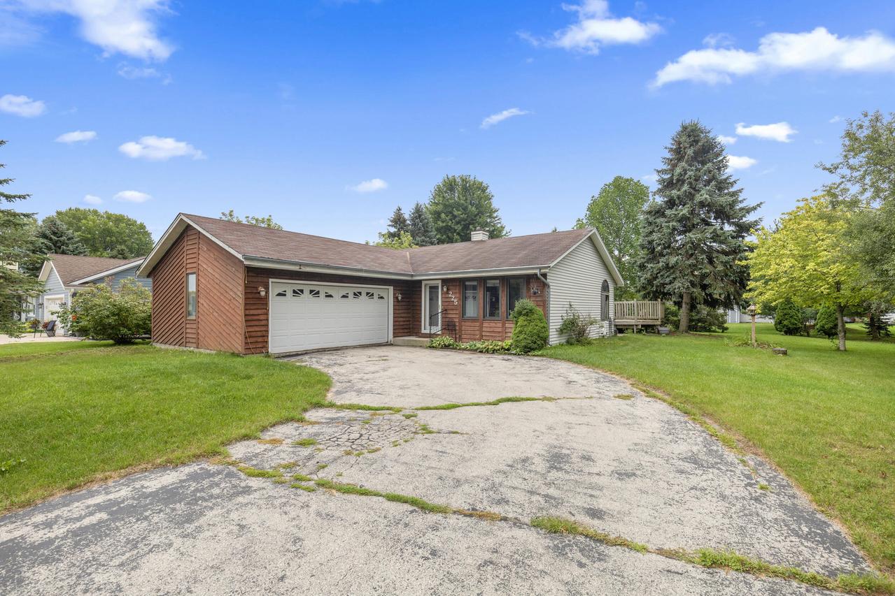 225 Heritage St, Belgium, WI 53004