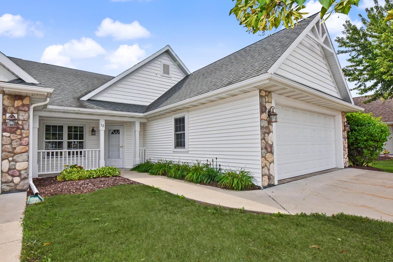 12 Cedar Ln, Elkhart Lake, WI 53020