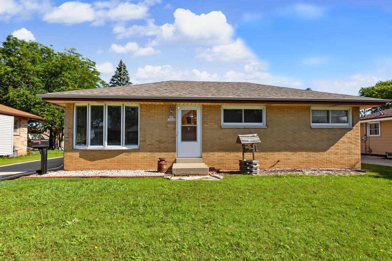 N89W15240 Jefferson Ave, Menomonee Falls, WI 53051