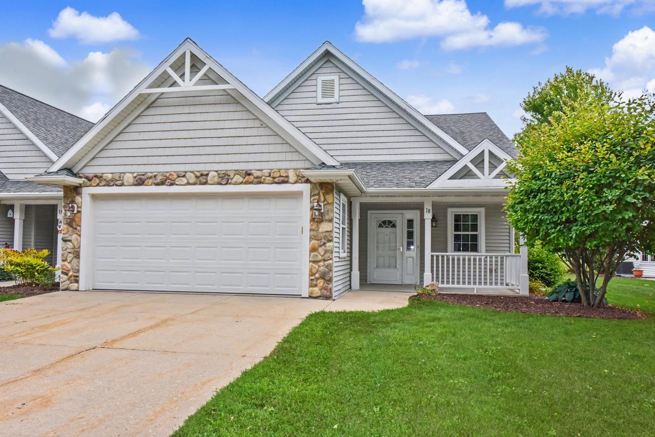 18 Cedar Ln, Elkhart Lake, WI 53020