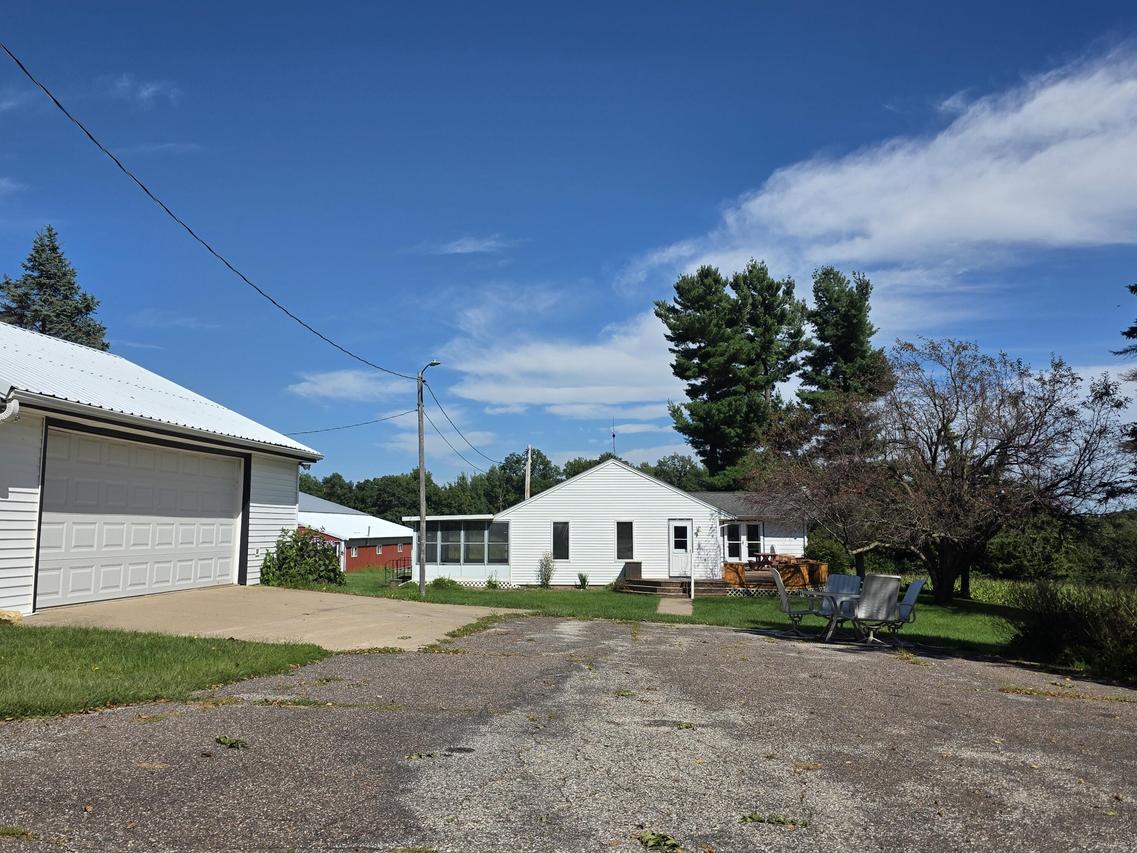 W3604 Charlies Ln, Greenfield, WI 54623