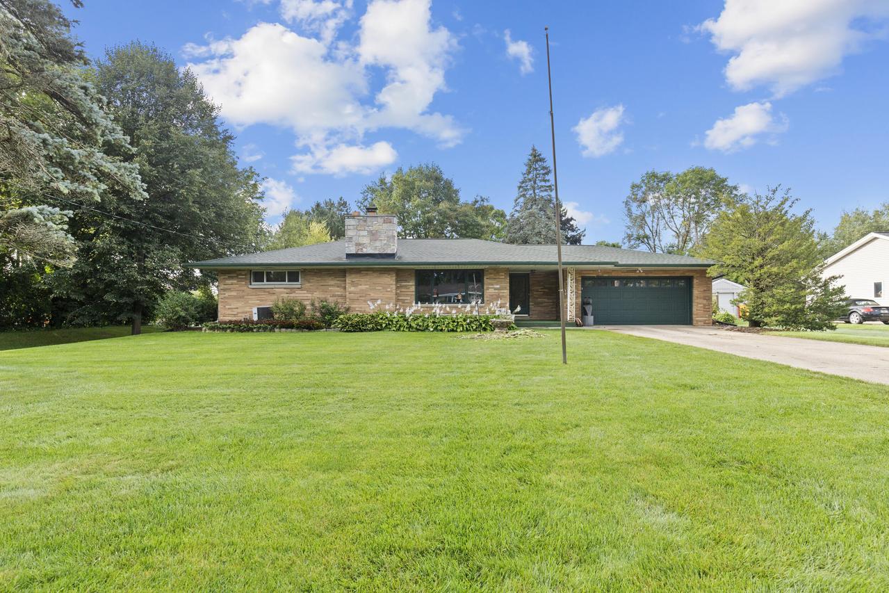 9915 W Margaret Ln, Franklin, WI 53132