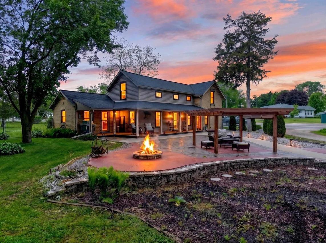 W11695 Jackson St, Portland, WI 53594