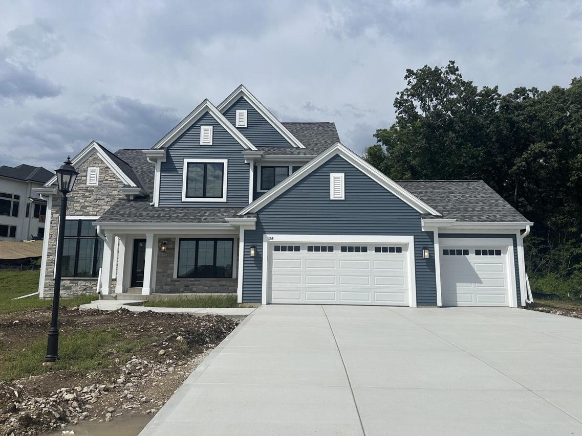 114 Retzer View, Waukesha, WI 53188