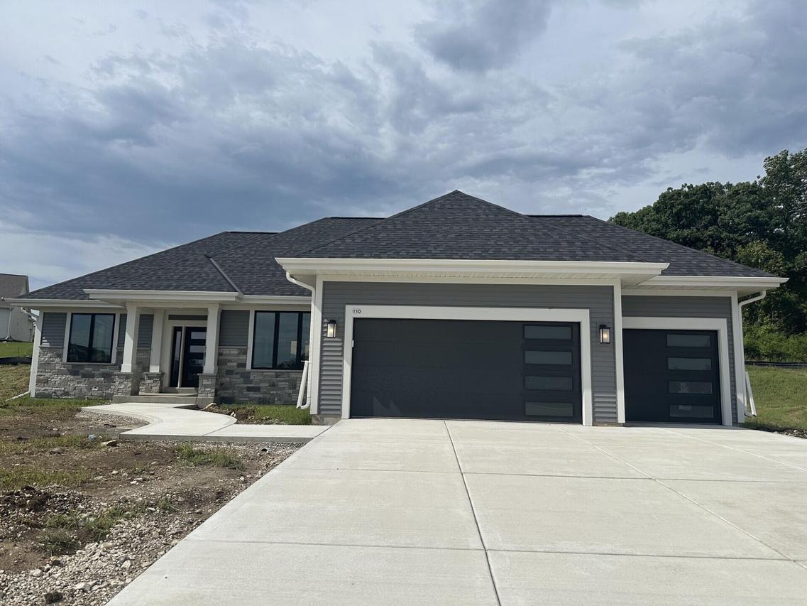 110 Retzer View, Waukesha, WI 53188
