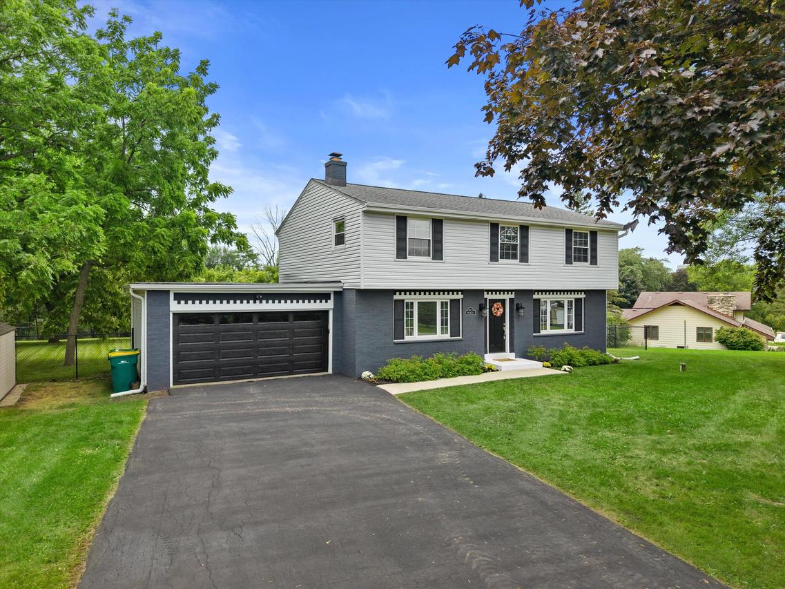 N113W13033 Crestview Dr, Germantown, WI 53022