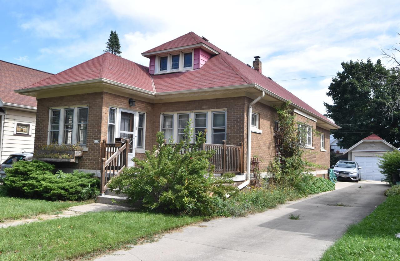 1524 S 54th St, West Milwaukee, WI 53214